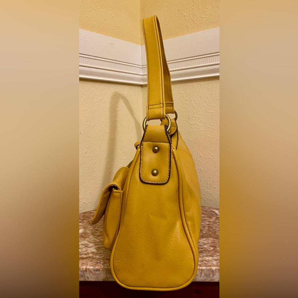 LEATHER Shoulder Bag; Mustard; Multi pocket; Vintage; EUC. - Picture 4 of 7